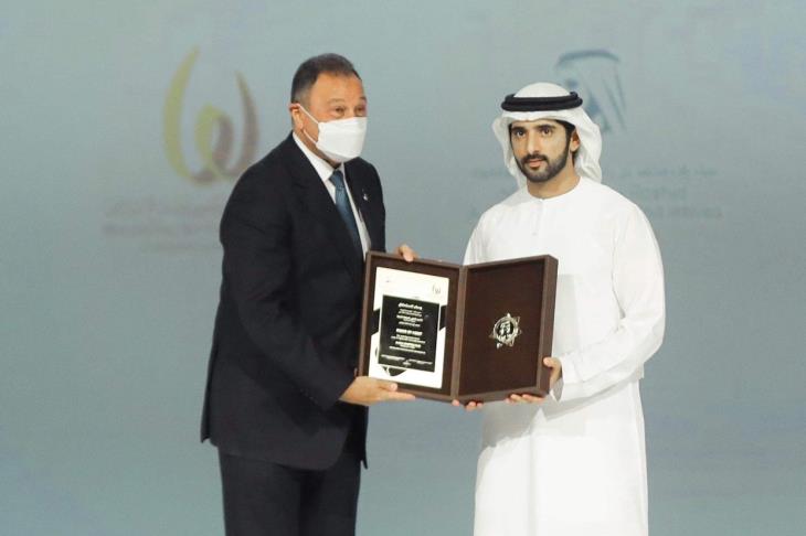 الخطيب يتسلم جائزة محمد بن راشد للإبداع الرياضي
